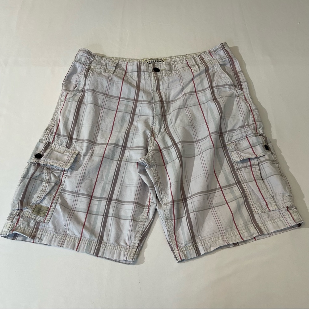 LEVIS SIGNATURE MENS CARGO SHORTS. SIZE 34 SEE MEASUREMENTS NICE PREOWN…